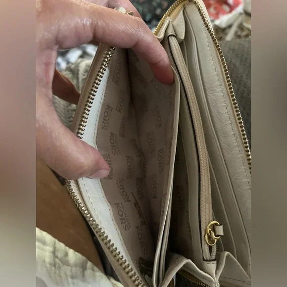 MK Zippy Cloth Large Wallet - Picture 4 of 12